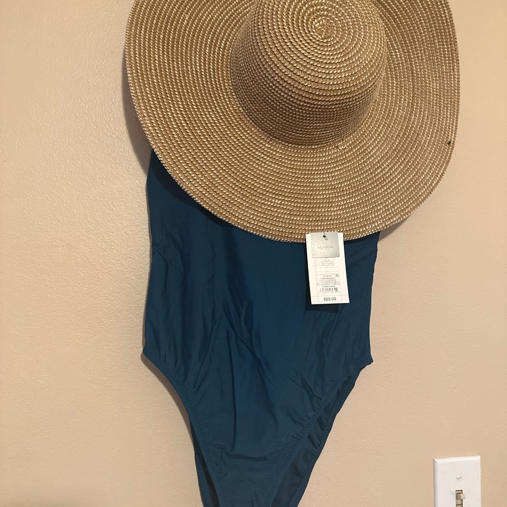 Hat NWT TARGET